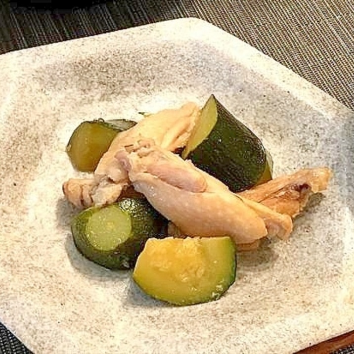 簡単!手羽中とズッキーニの味噌煮
